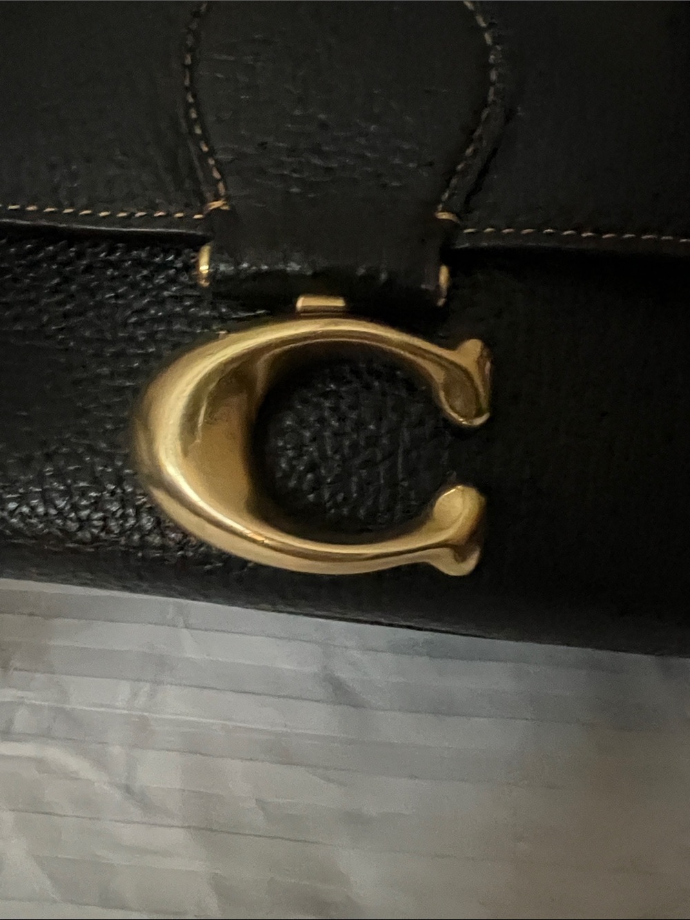COACH May shoulder bag in black pebbled leather and gold hardware. - Picture 2 of 10